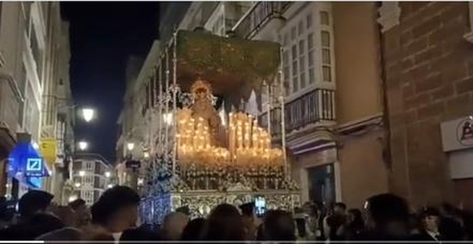 La Virgen del Patrocinio, con la marcha 'Como el cielo' en la calle Ancha.
