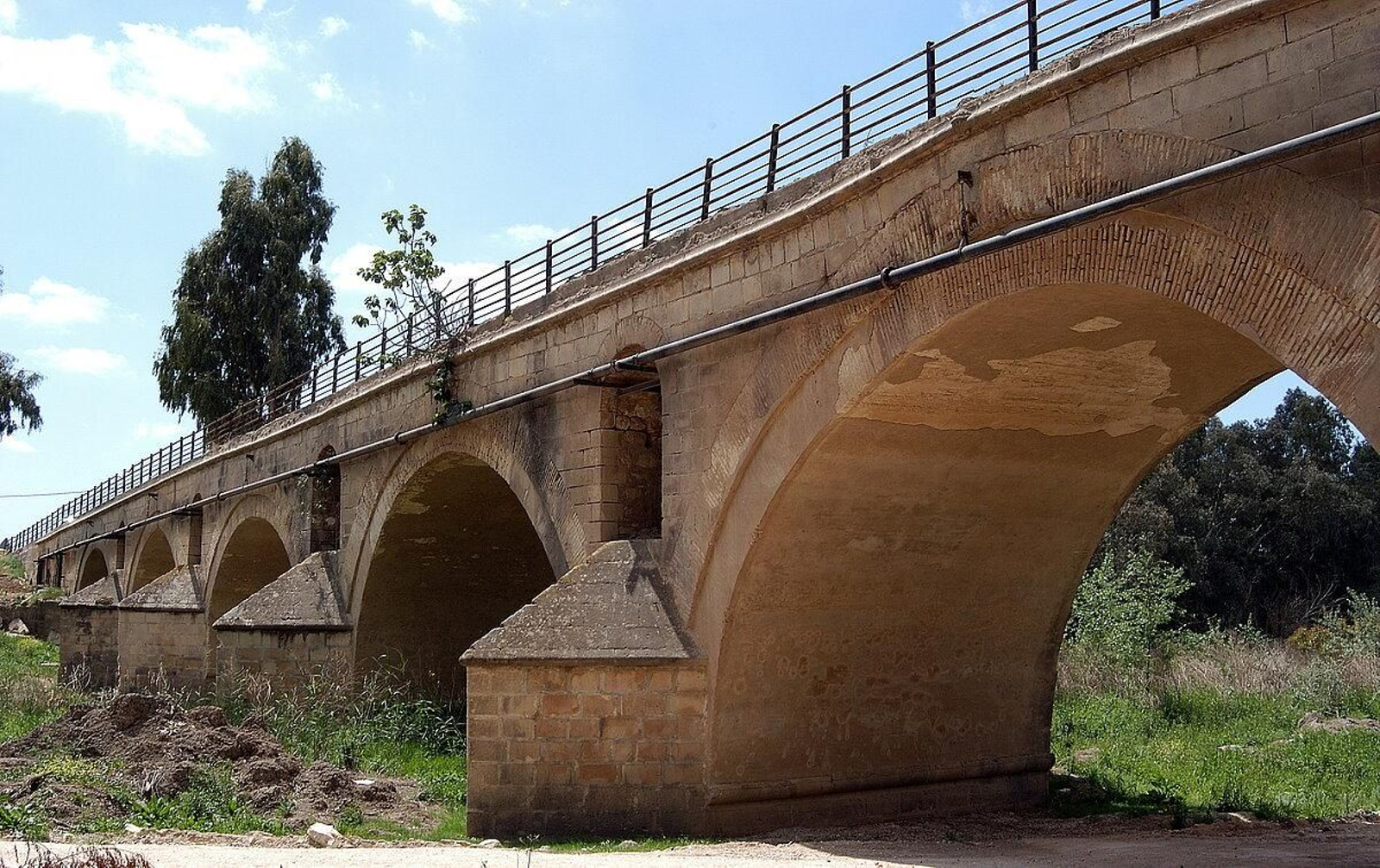 Estado actual del puente de Cartuja Estado actual del puente de Cartuja