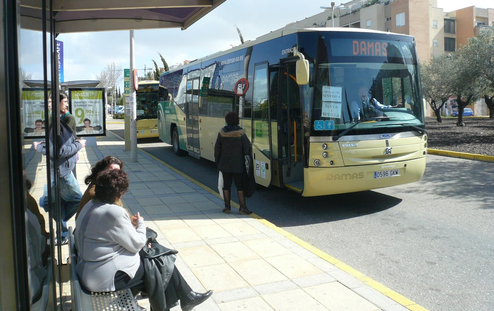 La Junta espera elevar al 50% la bonificación en autobuses metropolitanos y Metro de Sevilla