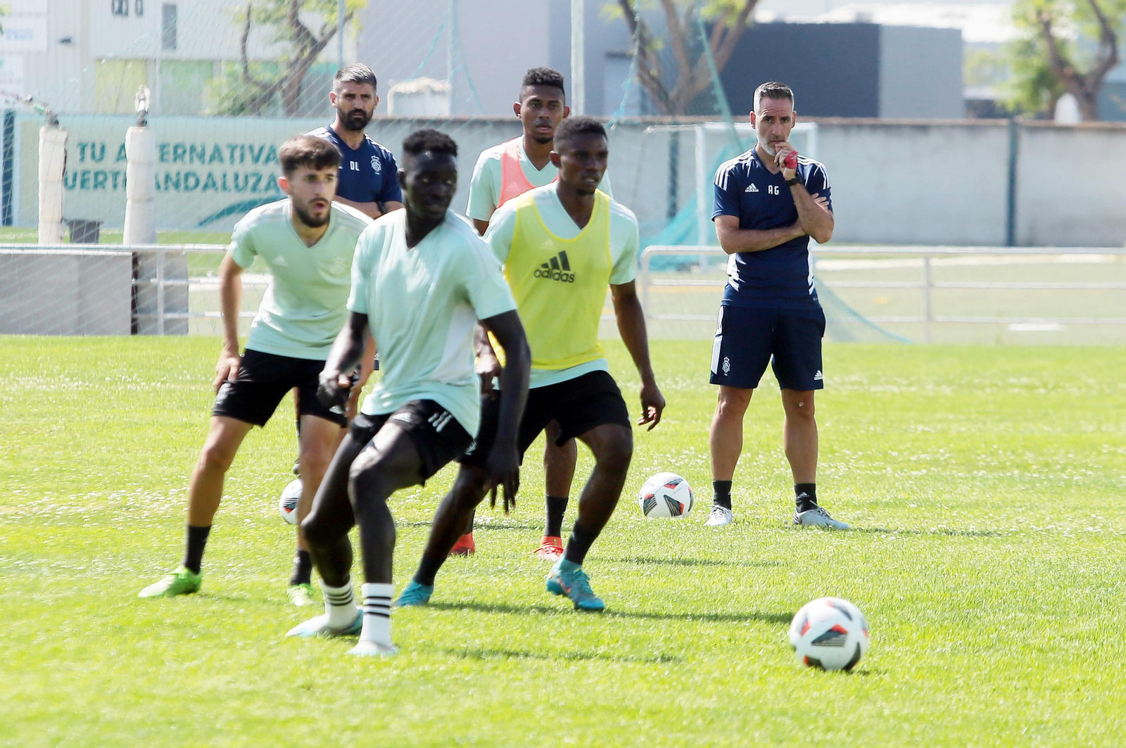 Imágenes del entrenamiento del Recre en la Ciudad Deportiva