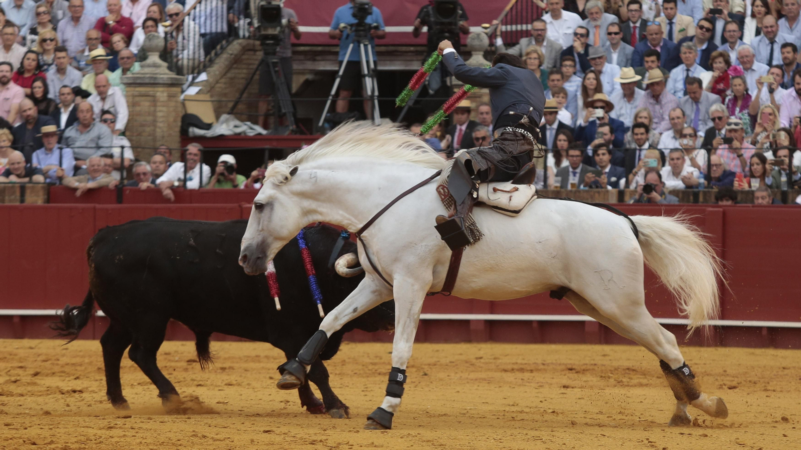 Las imágenes de la corrida mixta en la Maestranza
