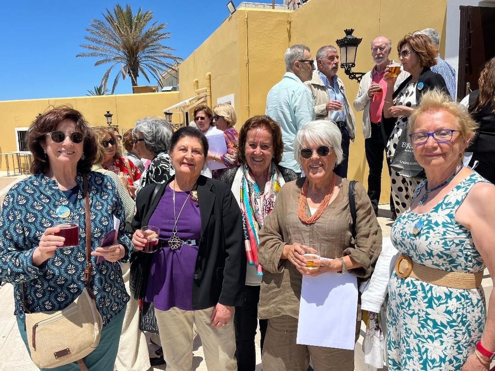 María Dolores Pavón, María Cabeza, Aurora Cuevas, Amparo Solera  y  Emilia Expósito