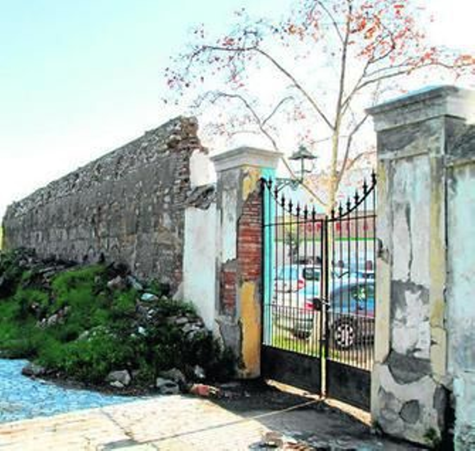 Vista exterior del cementerio clausurado de San Rafael.