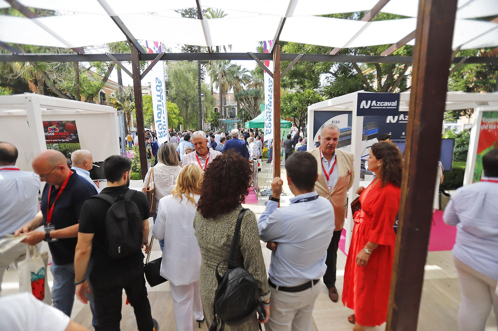 Imágenes del ambiente en la VIII Congreso Internacional de Frutos Rojos en Huelva