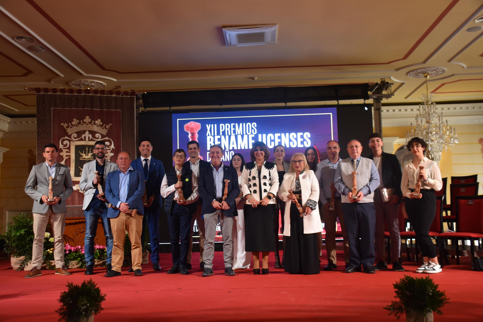 Foto de familia de los reconocidos con los XII Premios Benamejicenses del Año.