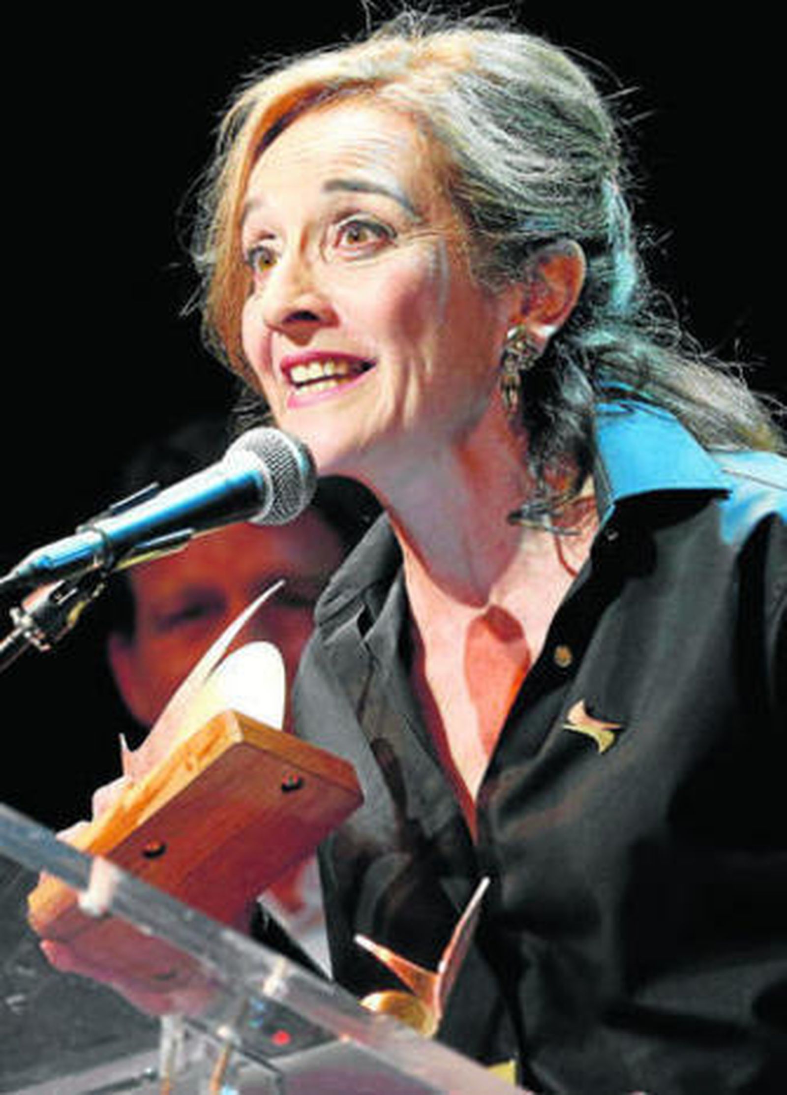 Imagen de Consuelo Trujillo recogiendo el premio hace un año de Unión de Actores.