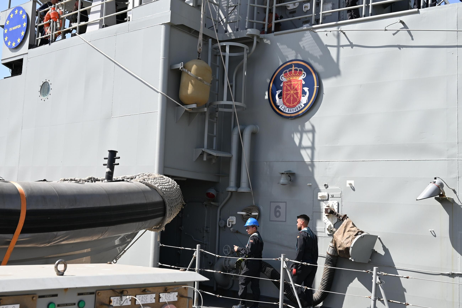 Las imágenes de la despedida de la fragata 'Navarra' de la Armada en la Base de Rota