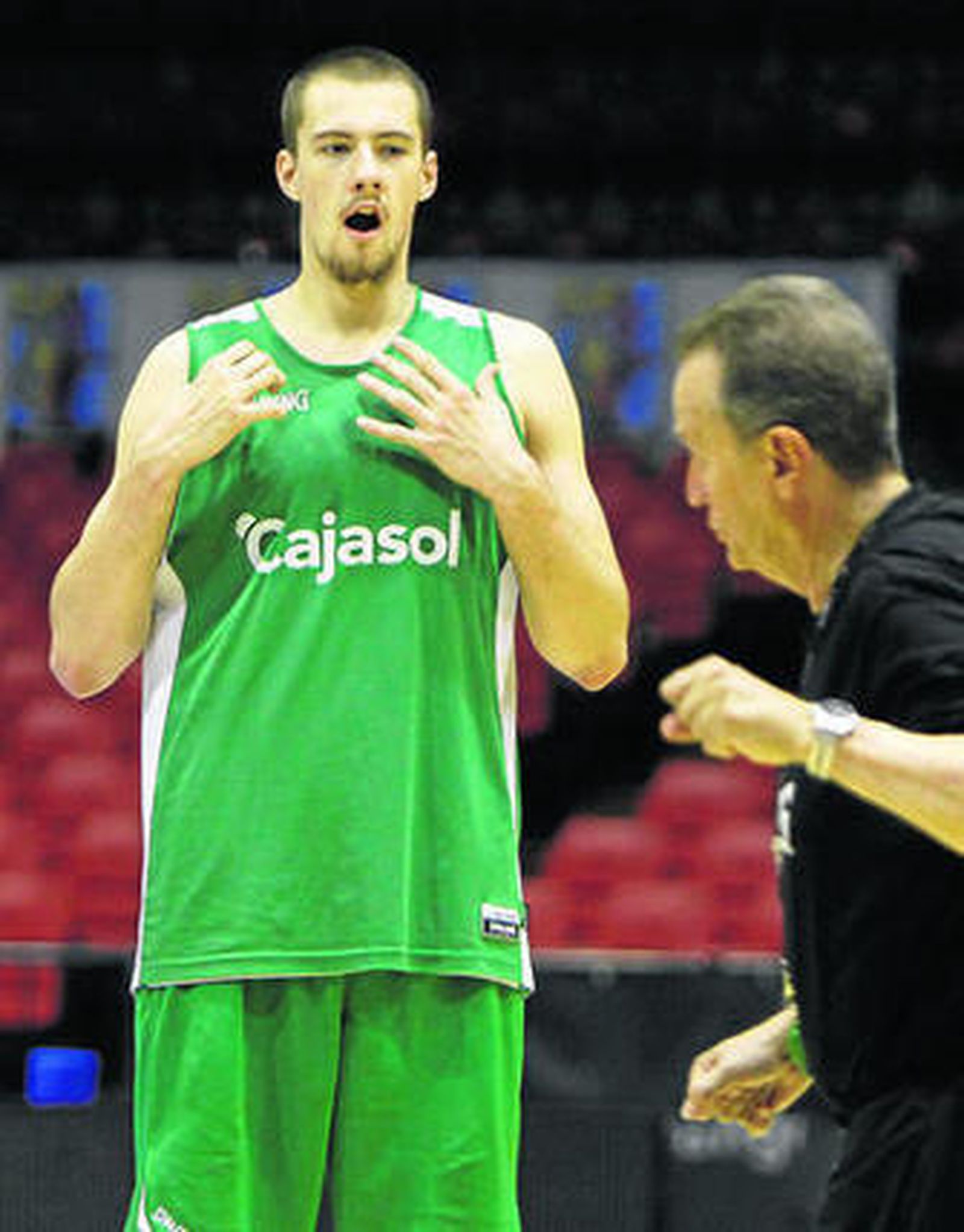 Balvin atiende las instrucciones de Aíto.