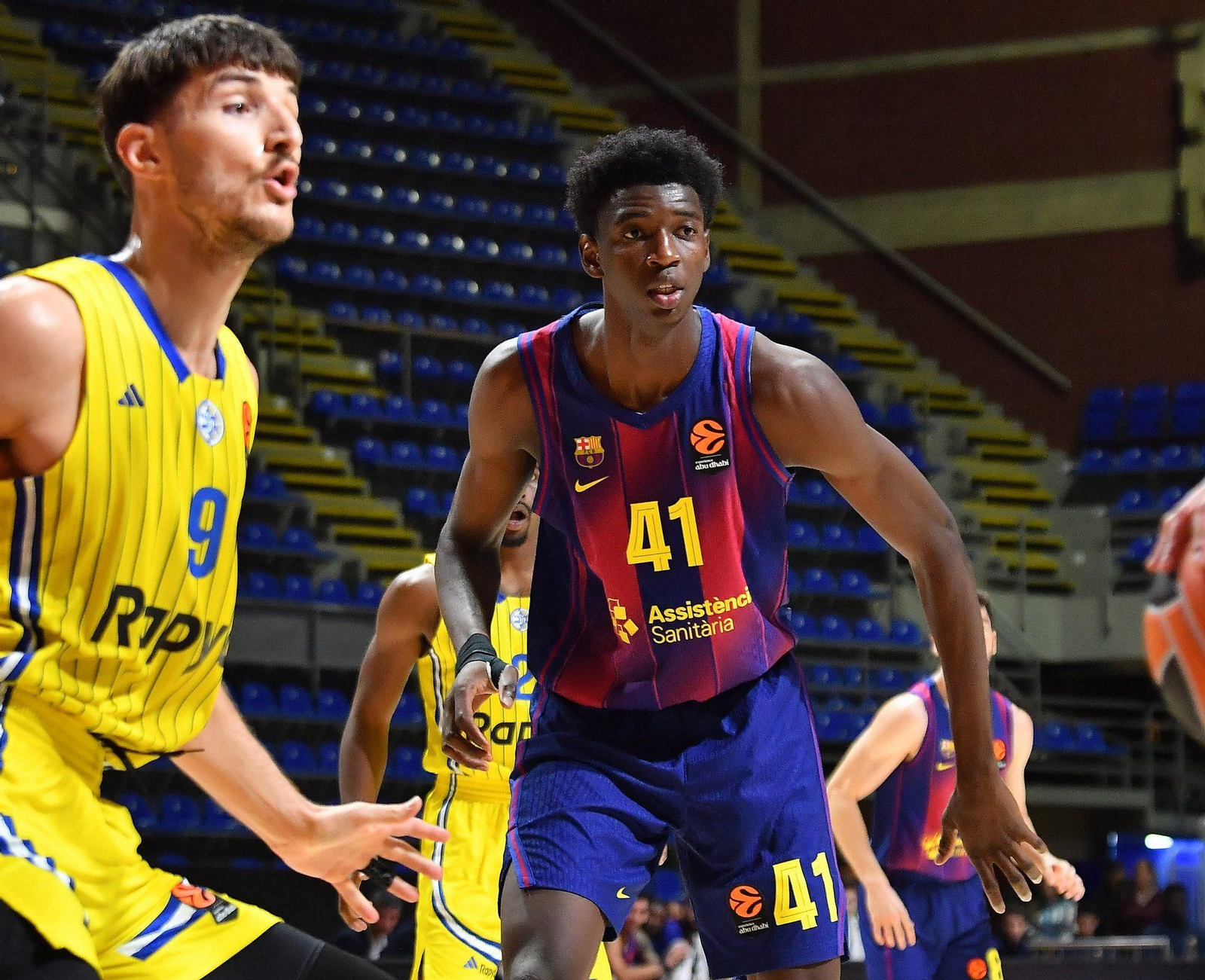 El Barça avisa al Unicaja con un contundente triunfo ante Maccabi (71-92)