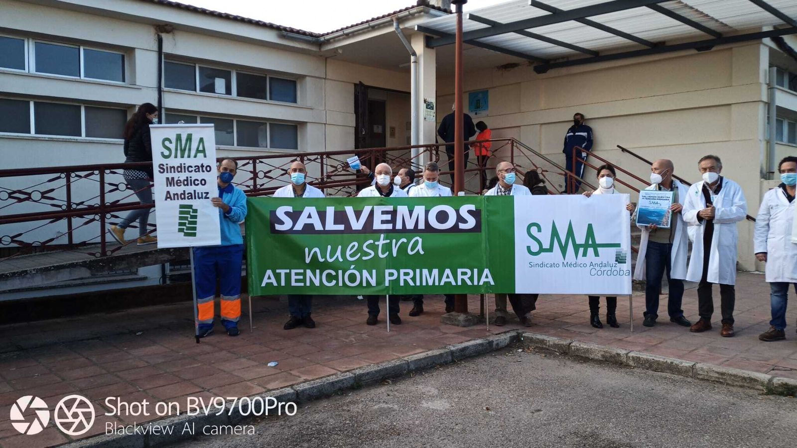Concentración del Sindicato Médico de Córdoba en el centro de salud Dr.Trujillo del Río de Palma del Río.