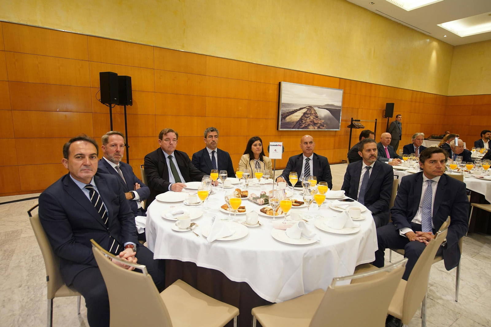 Las imágenes del desayuno-coloquio con Isabel García Tejerina