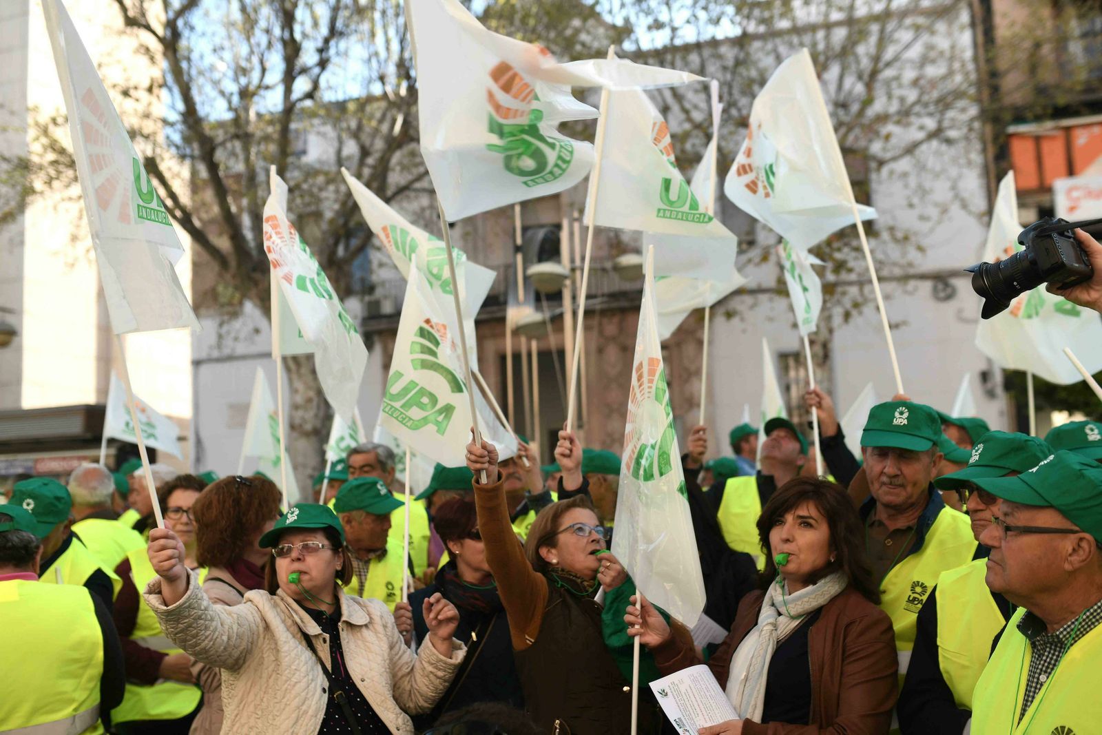 Manifestación de UPA por los bajos precios del aceite en origen en el bulevar del Gran Capitán de Córdoba el pasado marzo.