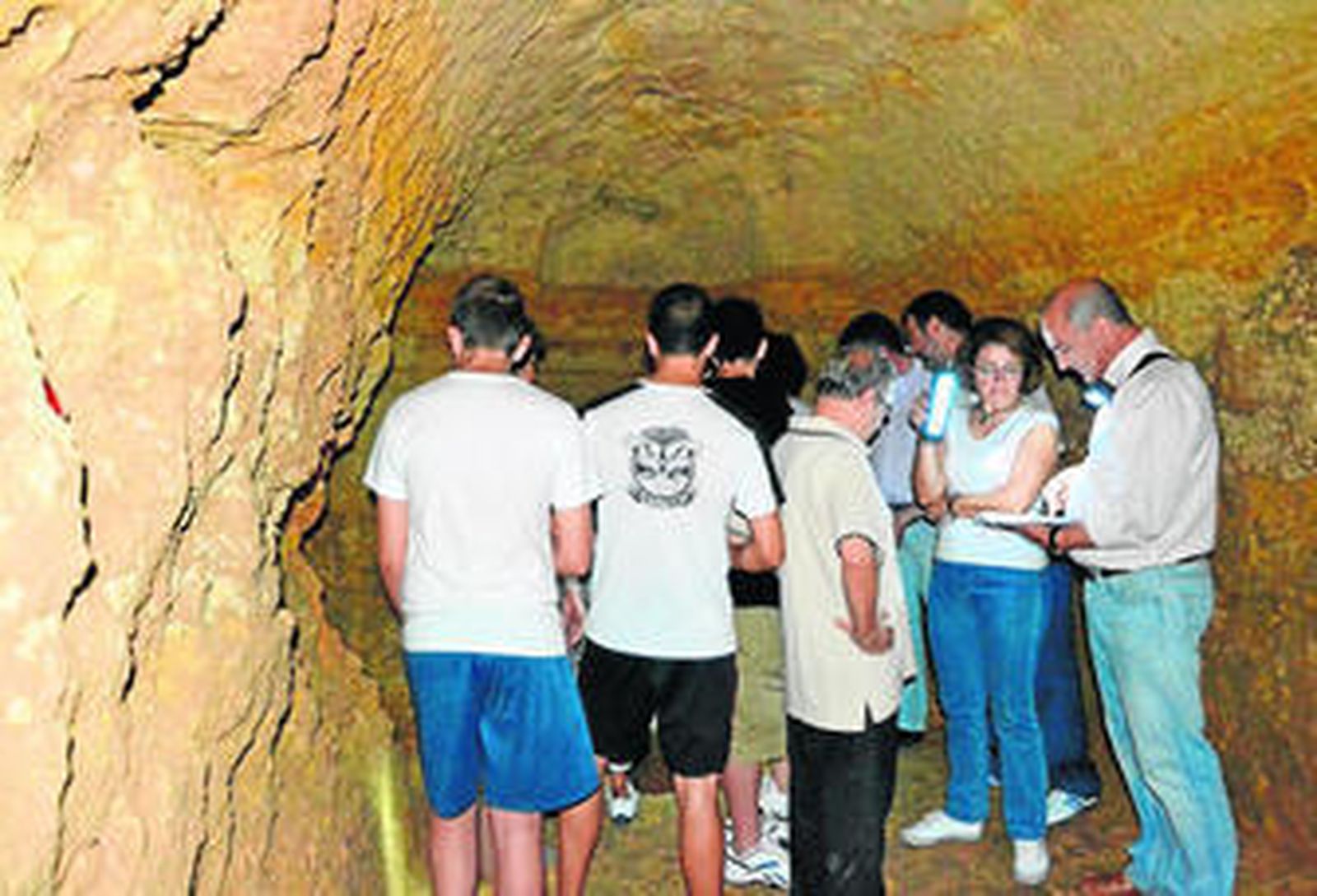 El Santuario de San Felipe fue descubierto hace años en el centro histórico de Carmona, pero la dificultad de acceso al mismo hace que sea poco visitado.