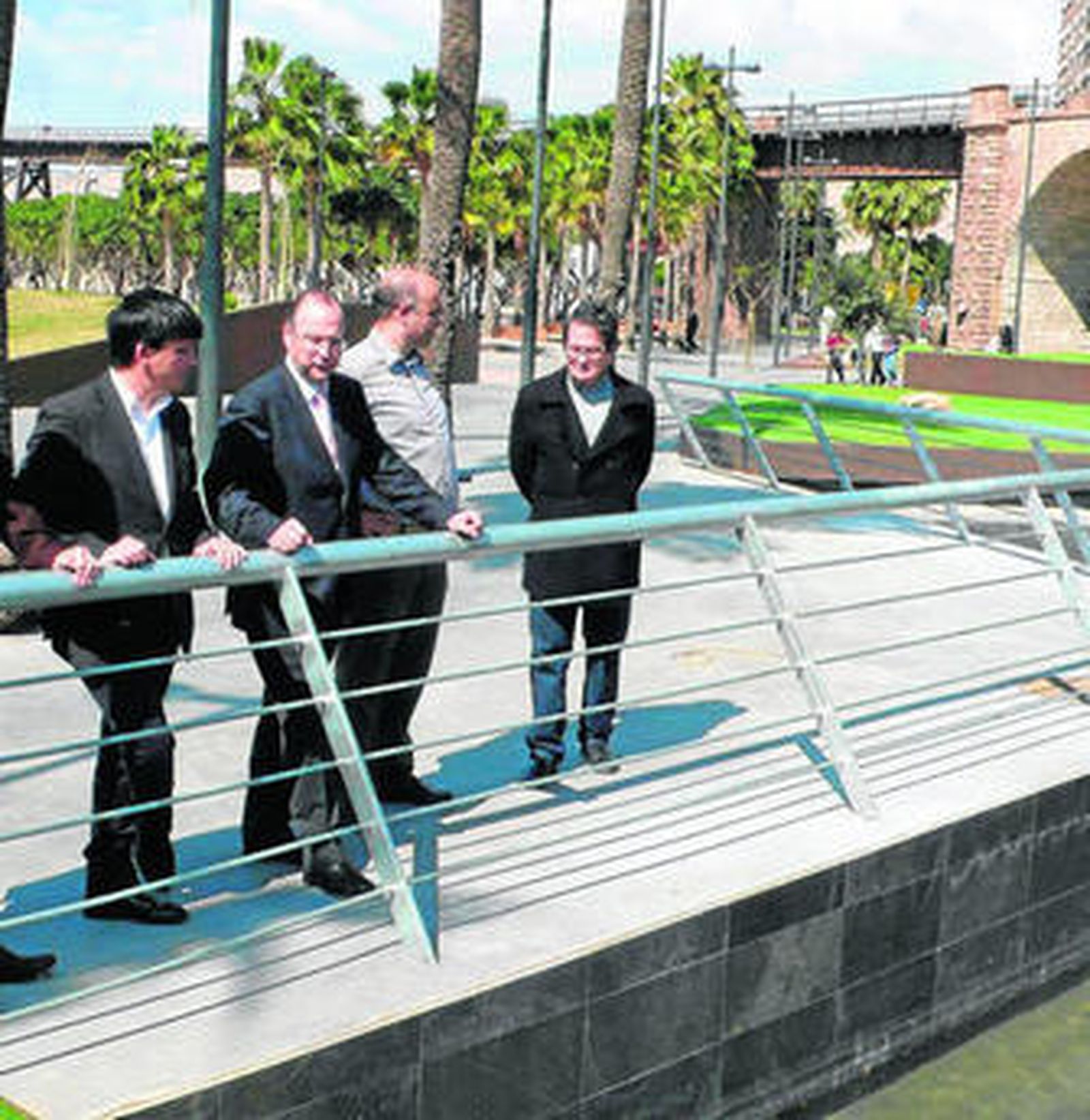 El concejal de Fomento y el alcalde, en una visita a las obras de remodelación de Las Almadrabillas.