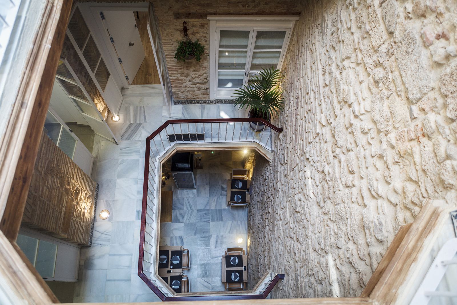 Patio de uno de los apartamentos turísticos que funcionan en Cádiz