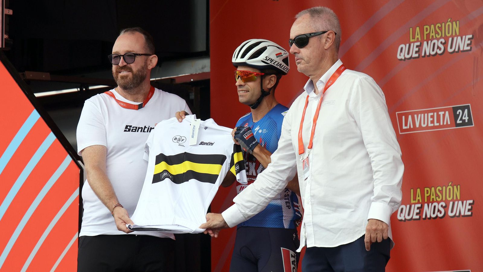 Así fue la salida de la Vuelta España desde Carrefour Sur en Jerez