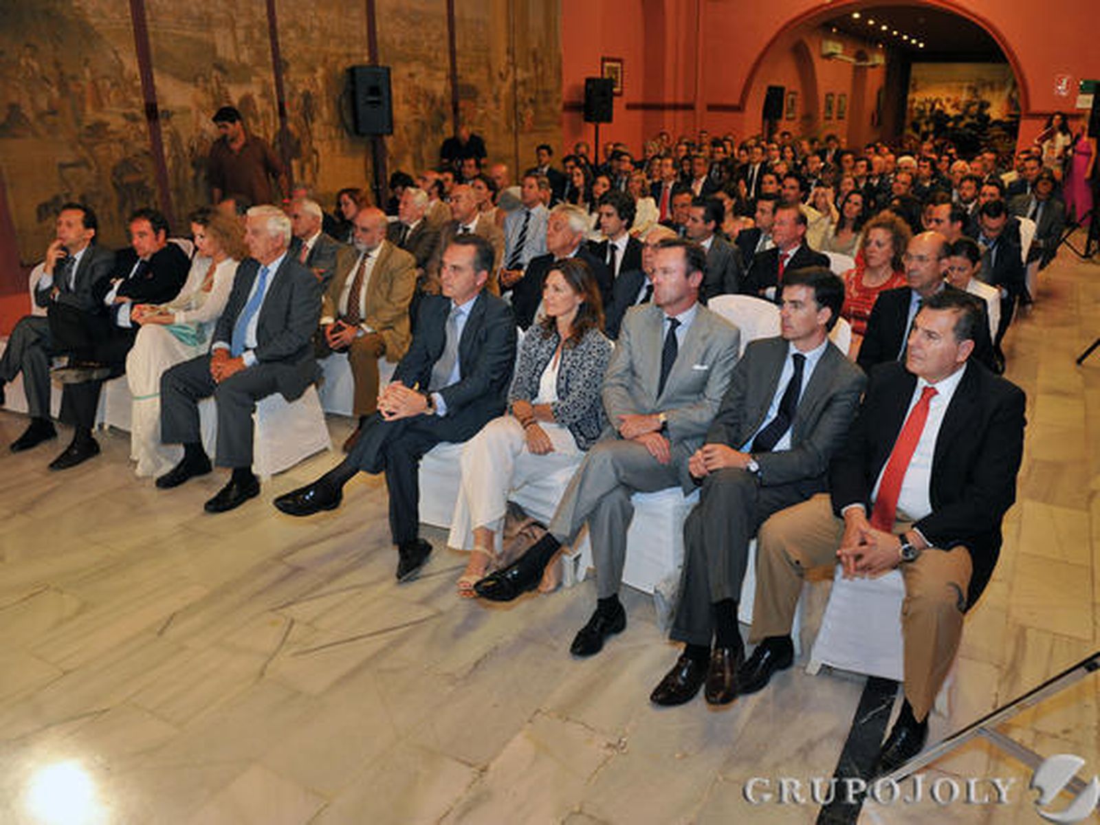 El público invitado a la entrega de premios en el Museo de Carruajes.

Foto: Juan Carlos Vázquez y Manuel Gómez