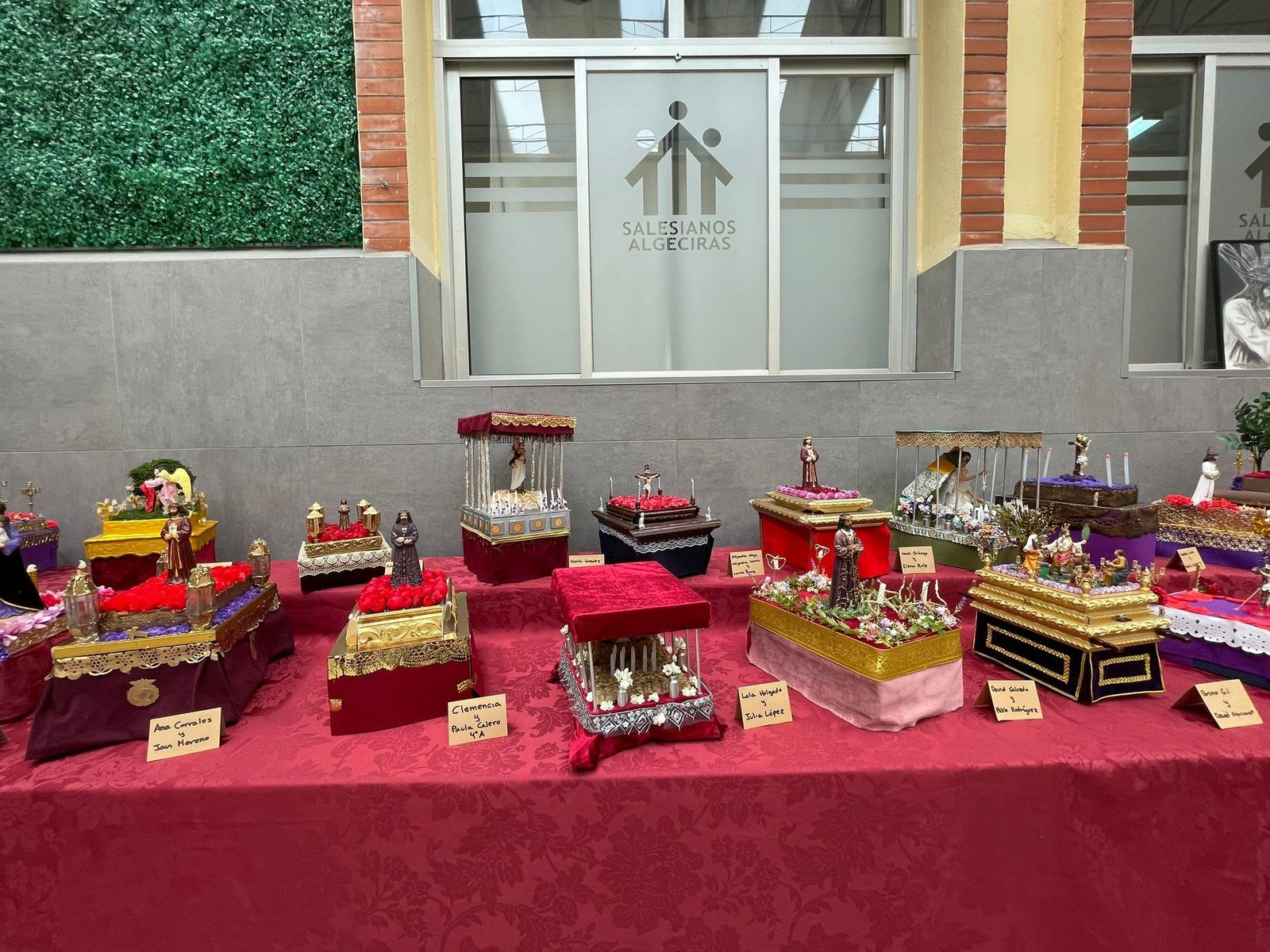 Exposición de pasos de Semana Santa en los salesianos de Algeciras