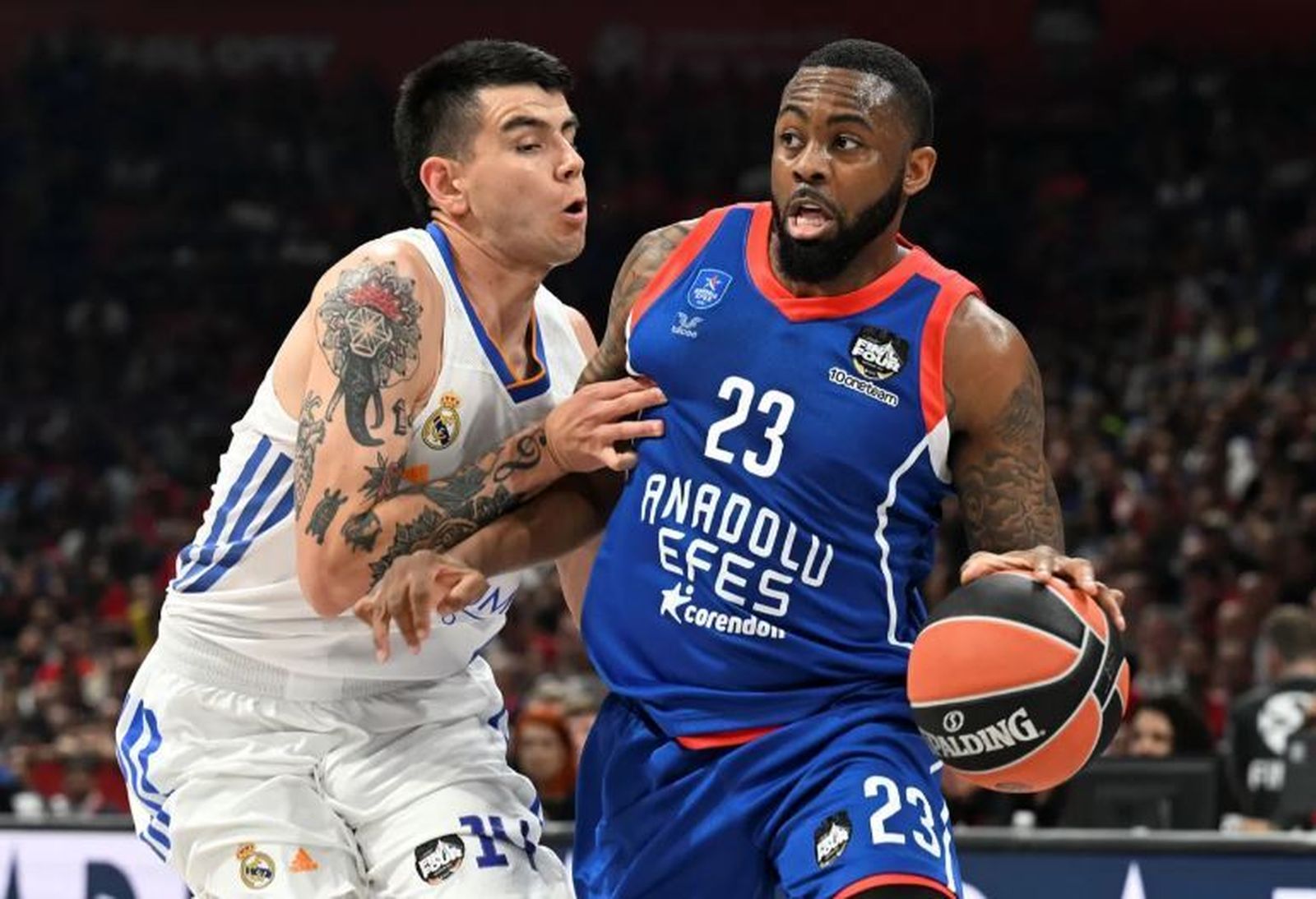 James Anderson, con el Anadolu Efes.