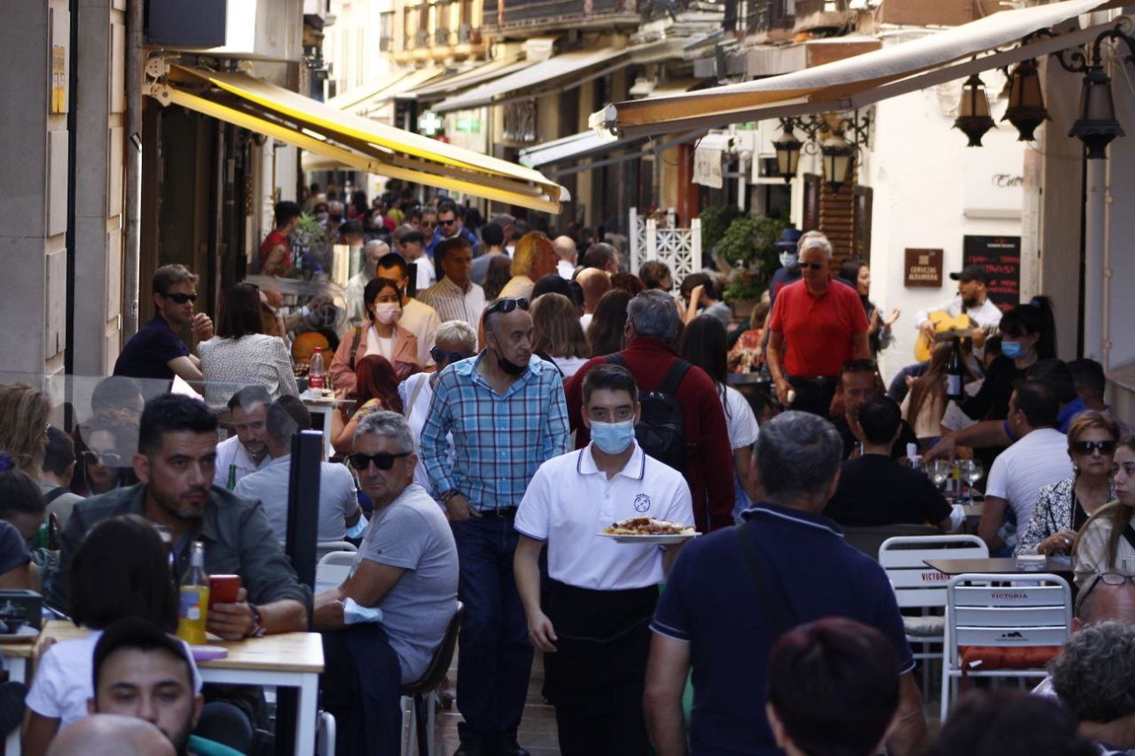 Imagen del Centro de Granada, el mediodía de este sábado.
