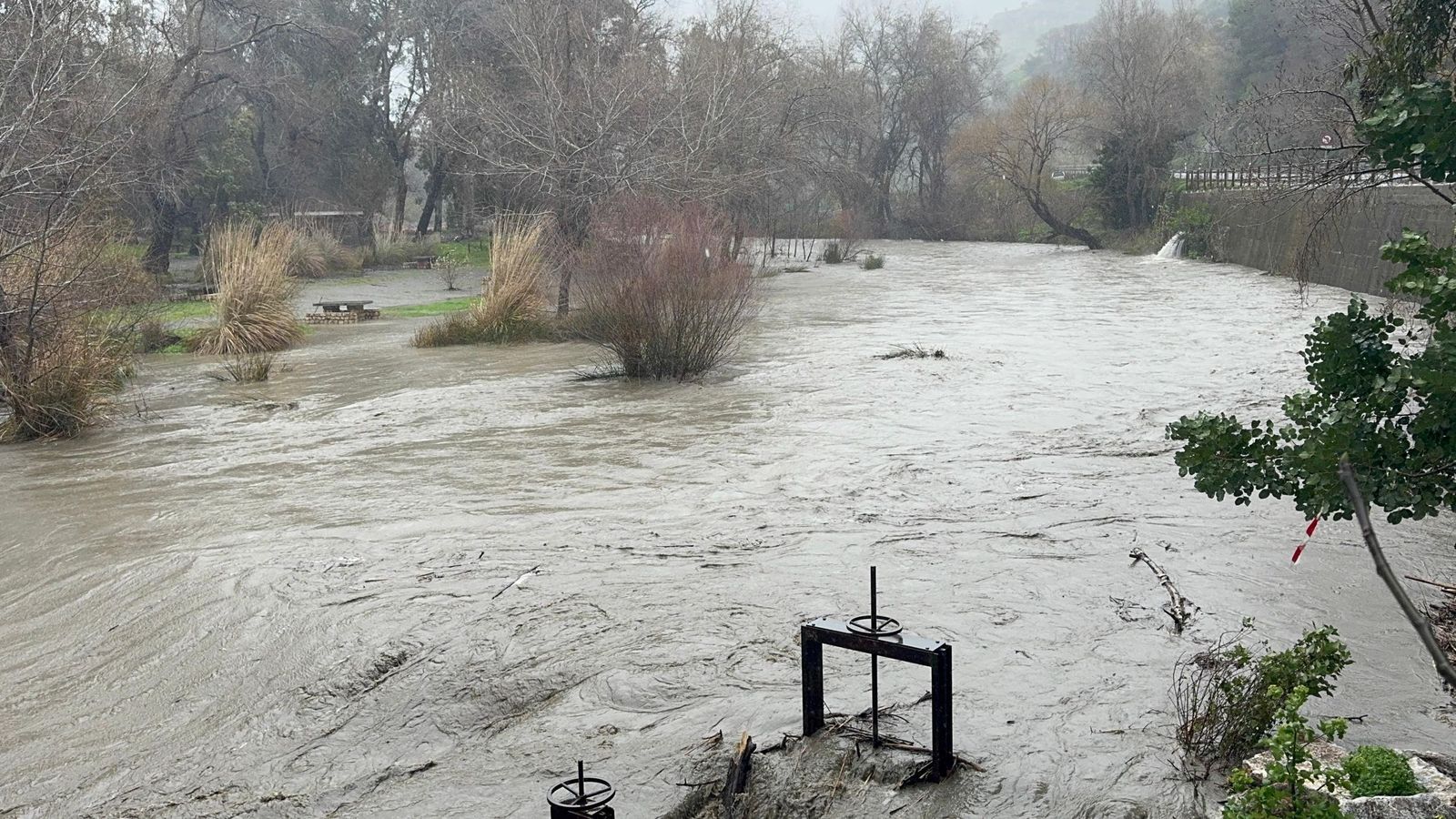 Imagen de archivo del caudal de un río elevado a causa de las lluvias