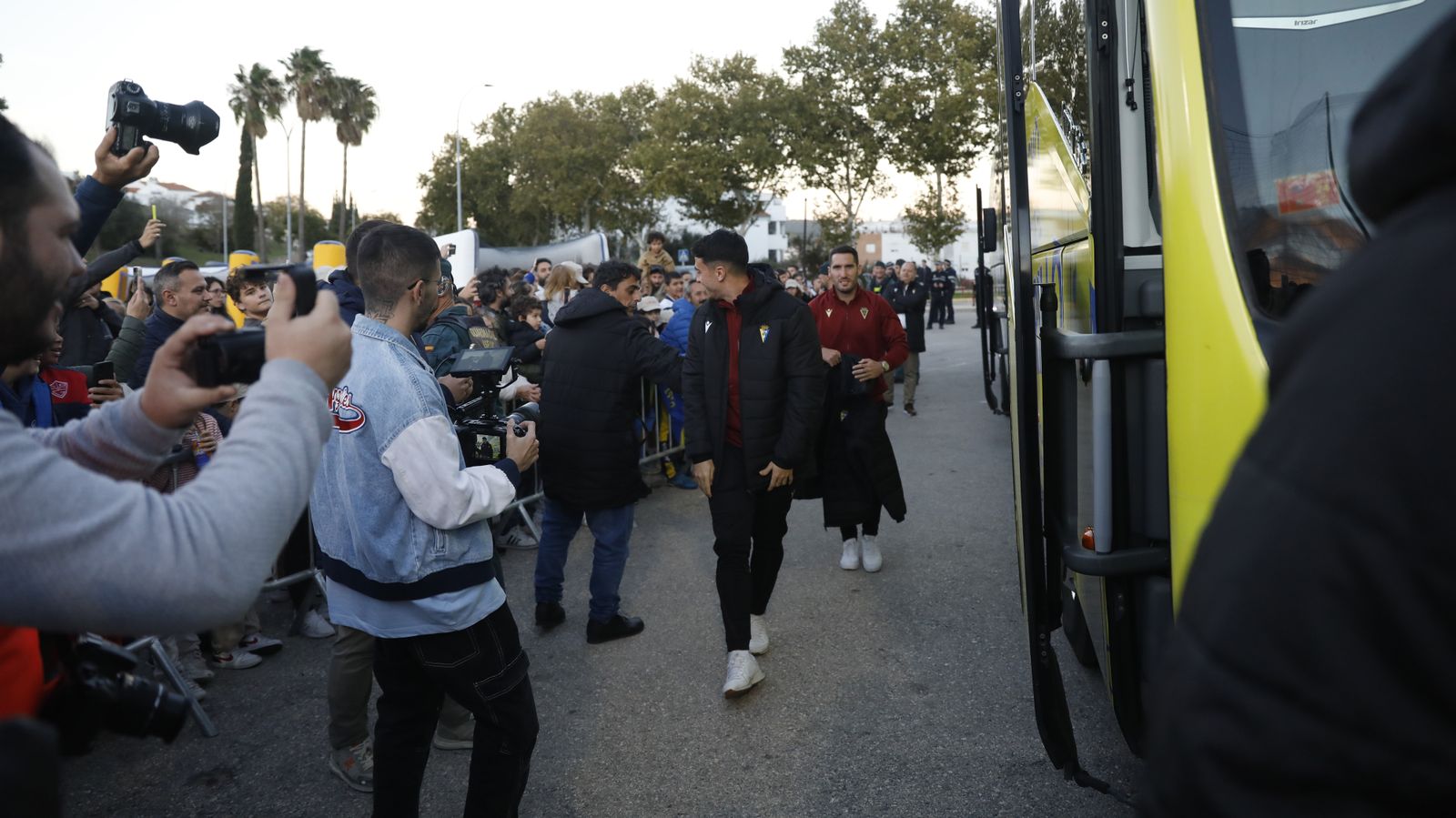 Las fotos de la visita del Cádiz CF para celebrar el 50 aniversario del CD Guadiaro