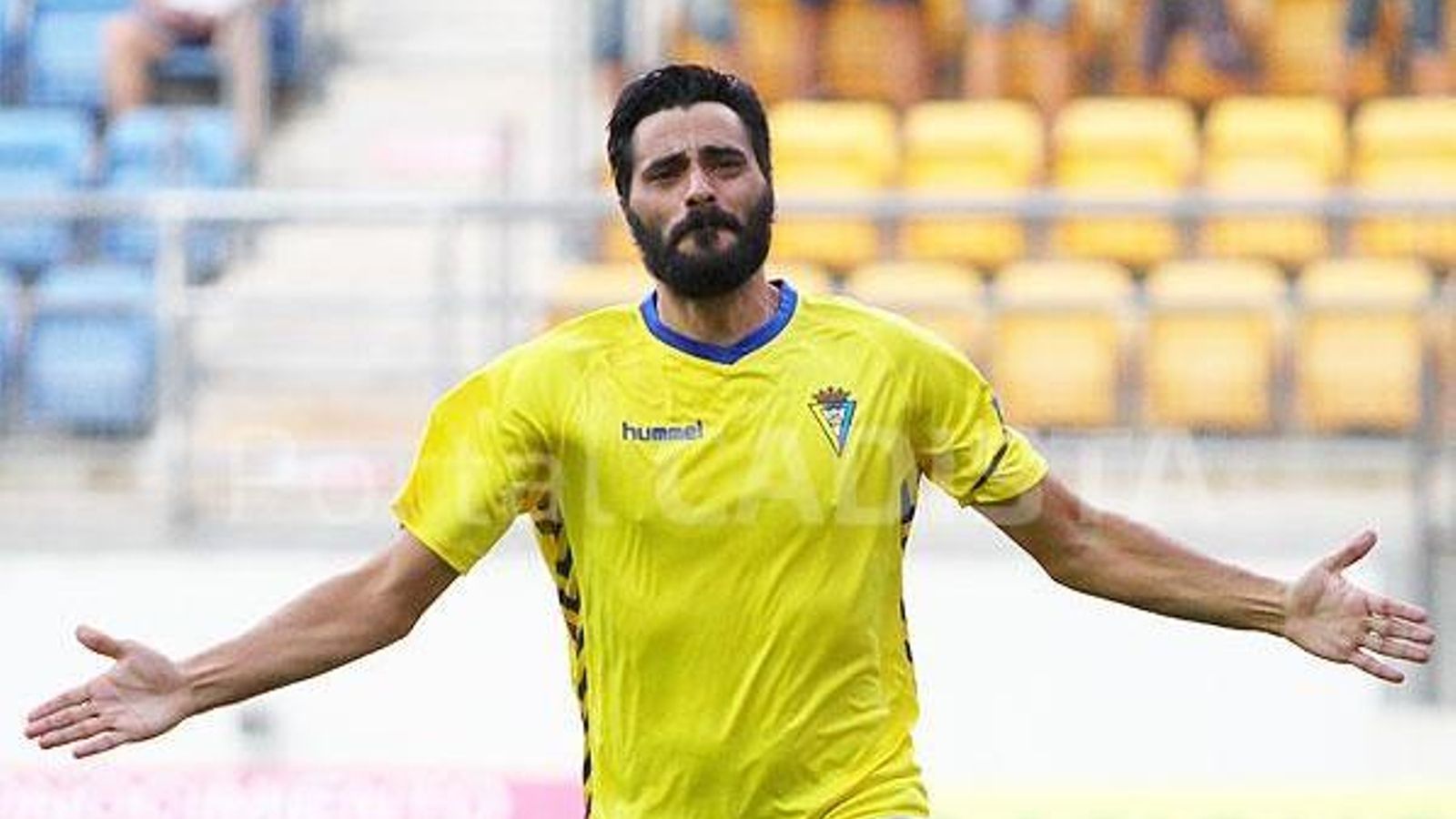 El delantero jerezano celebra un gol con el Cádiz El delantero jerezano celebra un gol con el Cádiz