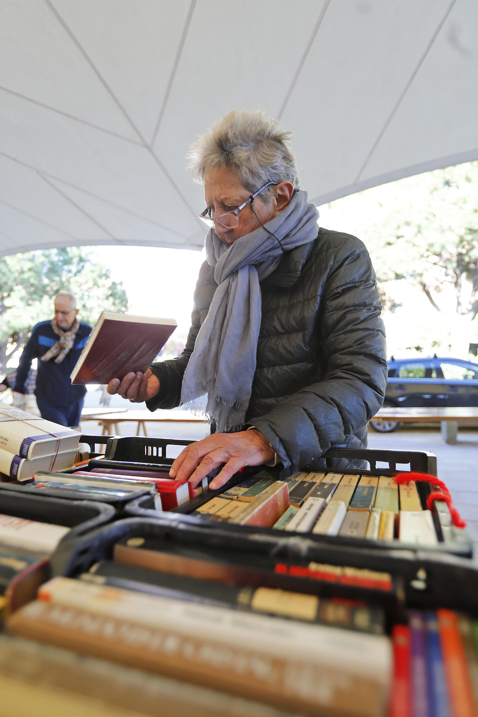 Imágenes del mercadillo solidario de Ayre en Huelva