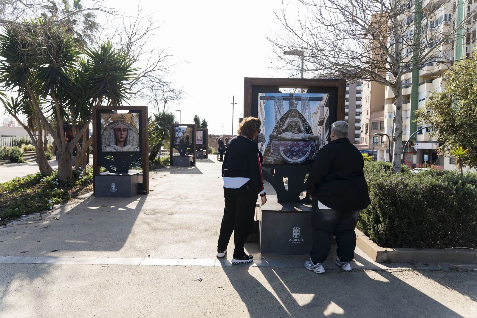 Exposición "La otra mirada" de los Fotógrafos Cofrades de Almería Focoal, en imágenes