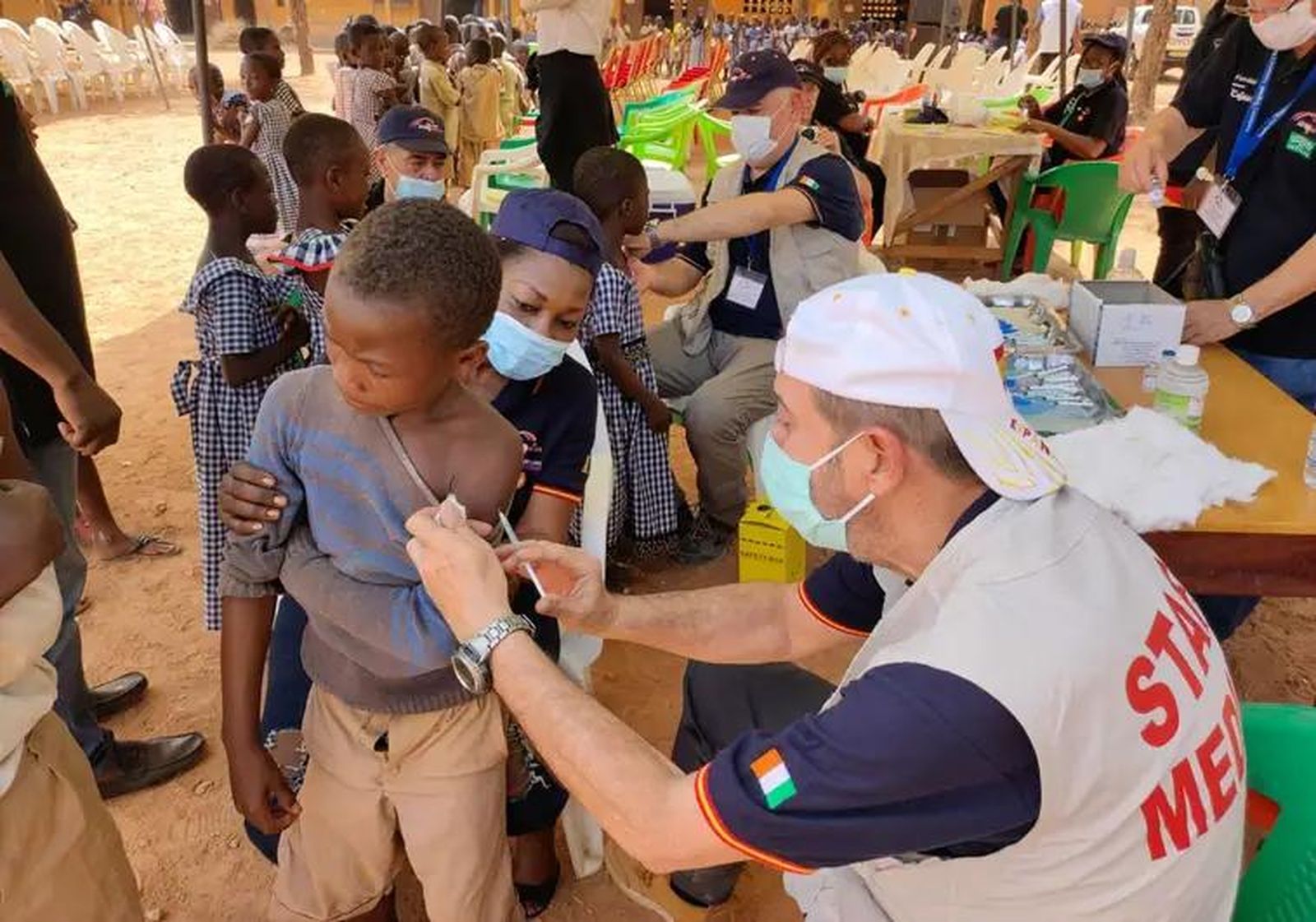 Una ONG sevillana administra 8.500 vacunas contra la meningitis en Costa de Marfil