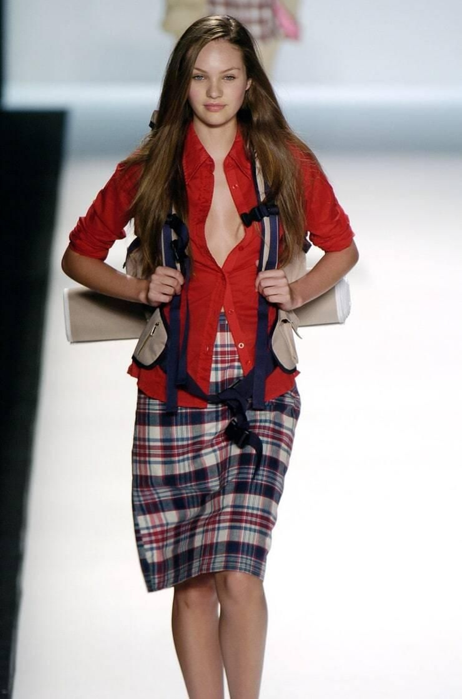 La modelo, en 20026, en su debut sobre la pasarela de la mano de Tommy Hillfiger.