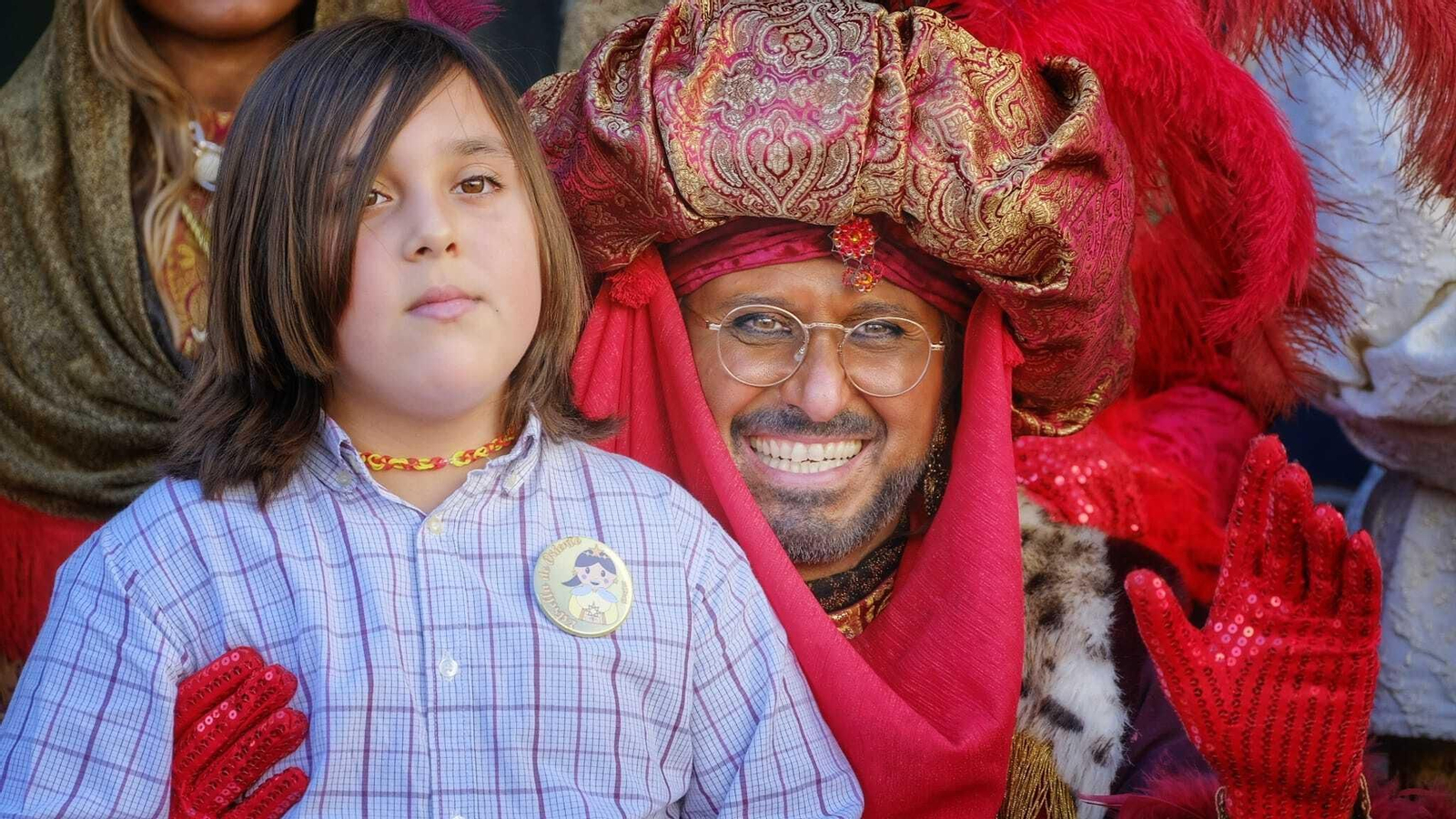 Imágenes de los Reyes Magos recorriendo Cádiz el 5 de enero