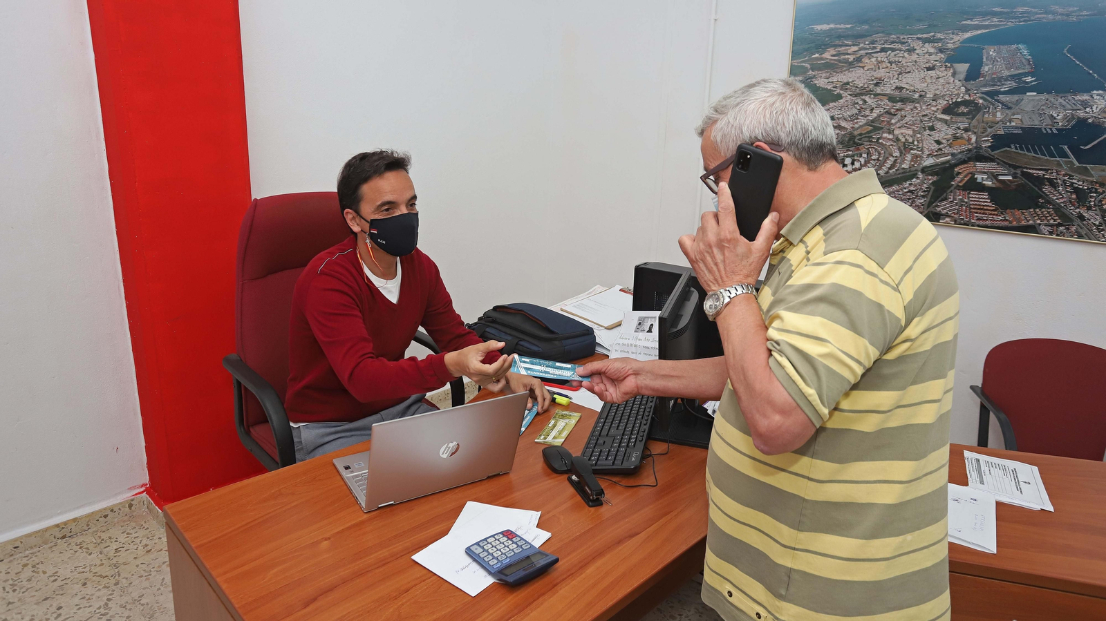 Fotos de la salida del Algeciras al playoff de ascenso de Extremadura