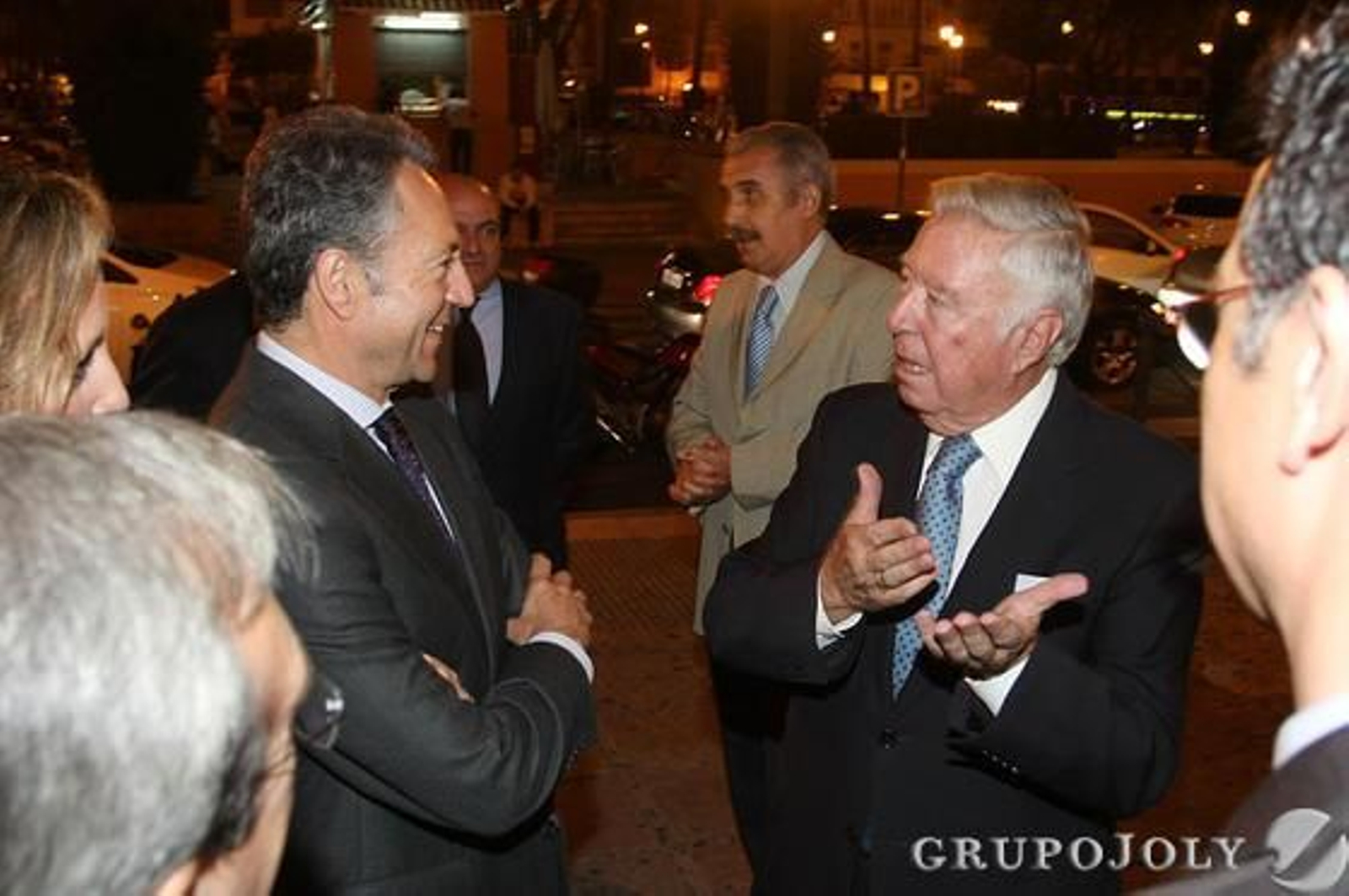 El presidente del Grupo Joly, José Joly, departe con el presidente de la Caja Rural del Sur, José Luis García Palacios, momentos antes del comienzo de la gala.

Foto: Josue Correa