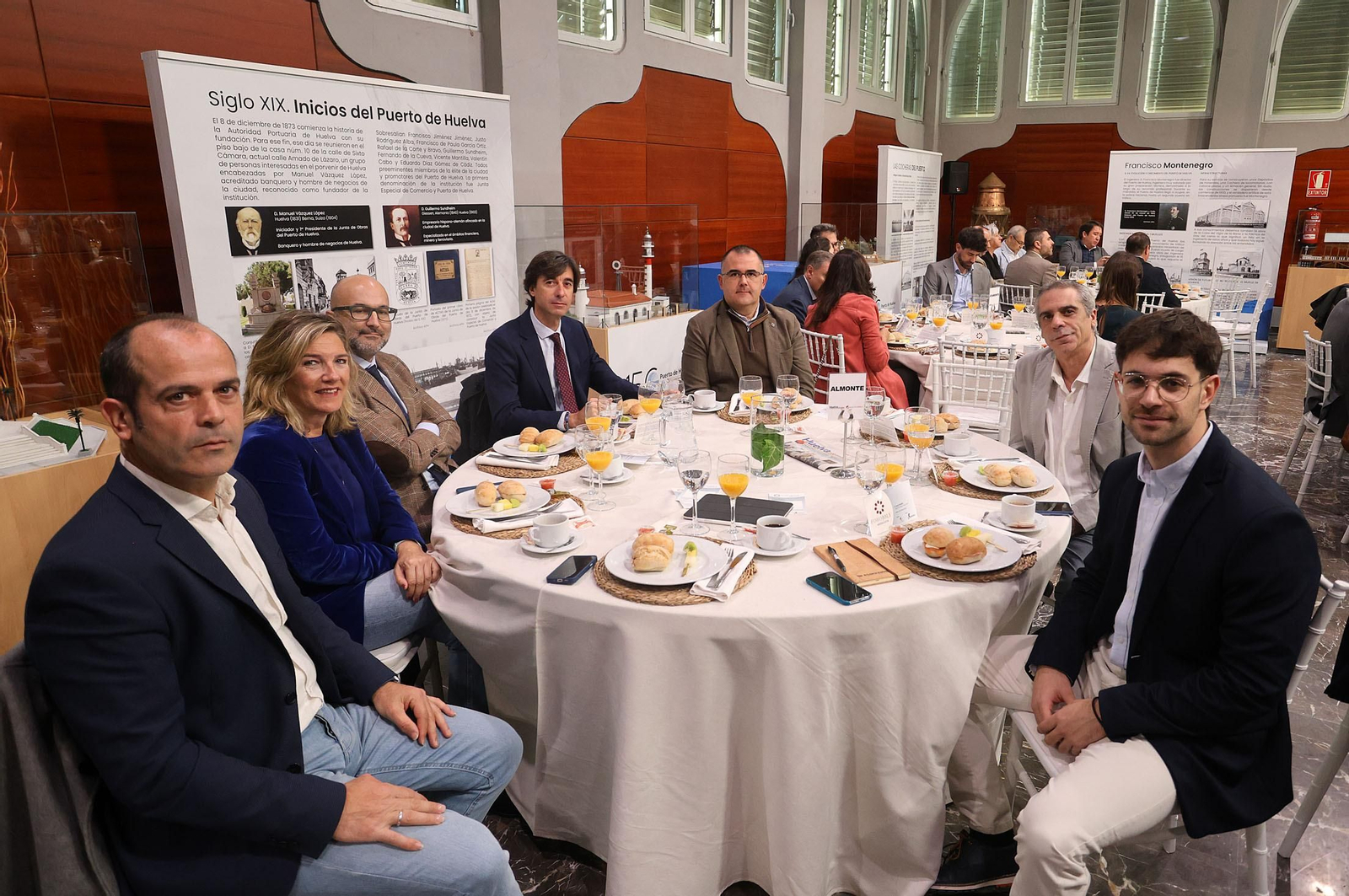 Imágenes del desayuno-coloquio con Jorge Paradela en el Foro Joly Andalucía celebrado en Huelva