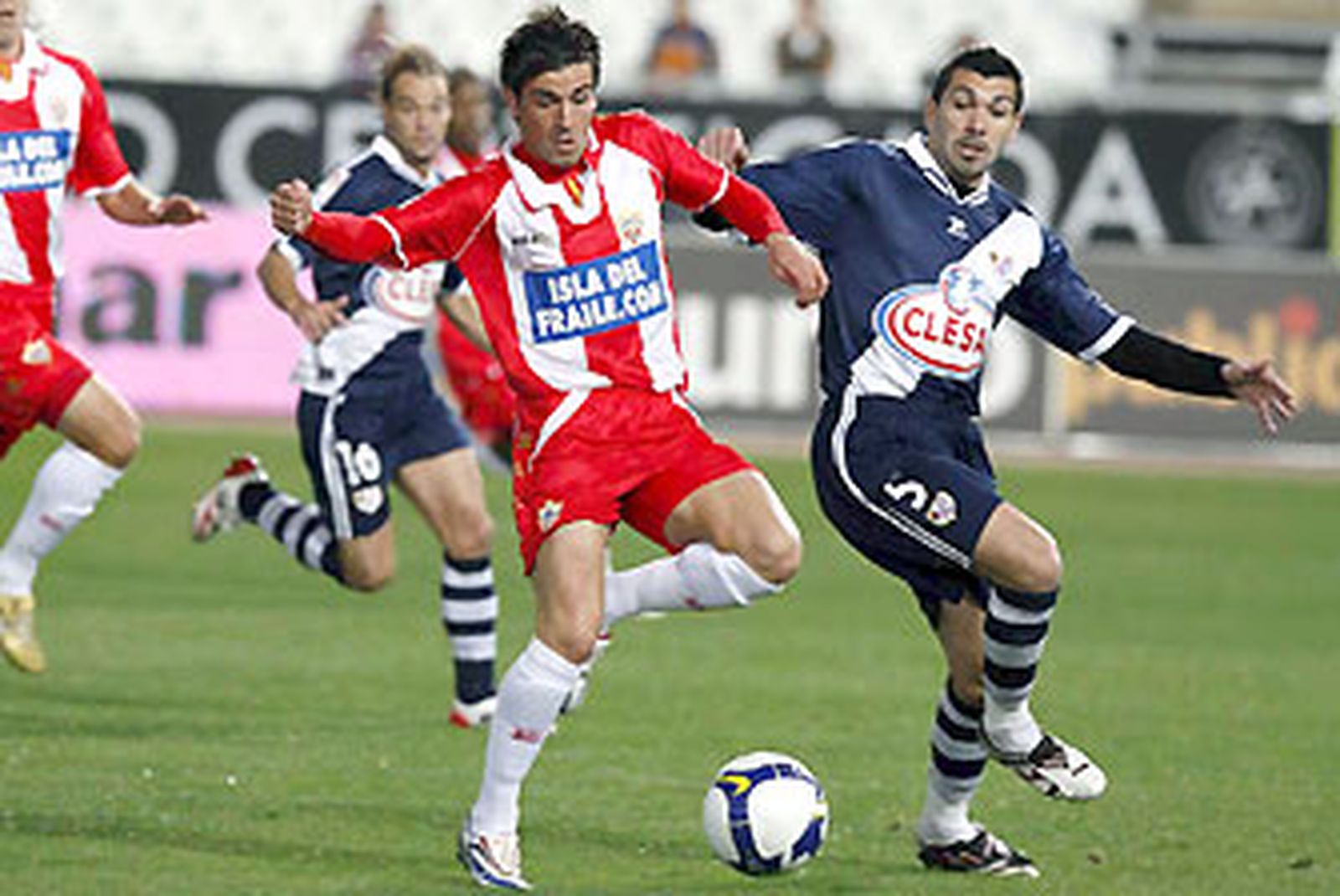 El Almería pasa a octavos tras una victoria cómoda ante el Rayo (3-0)