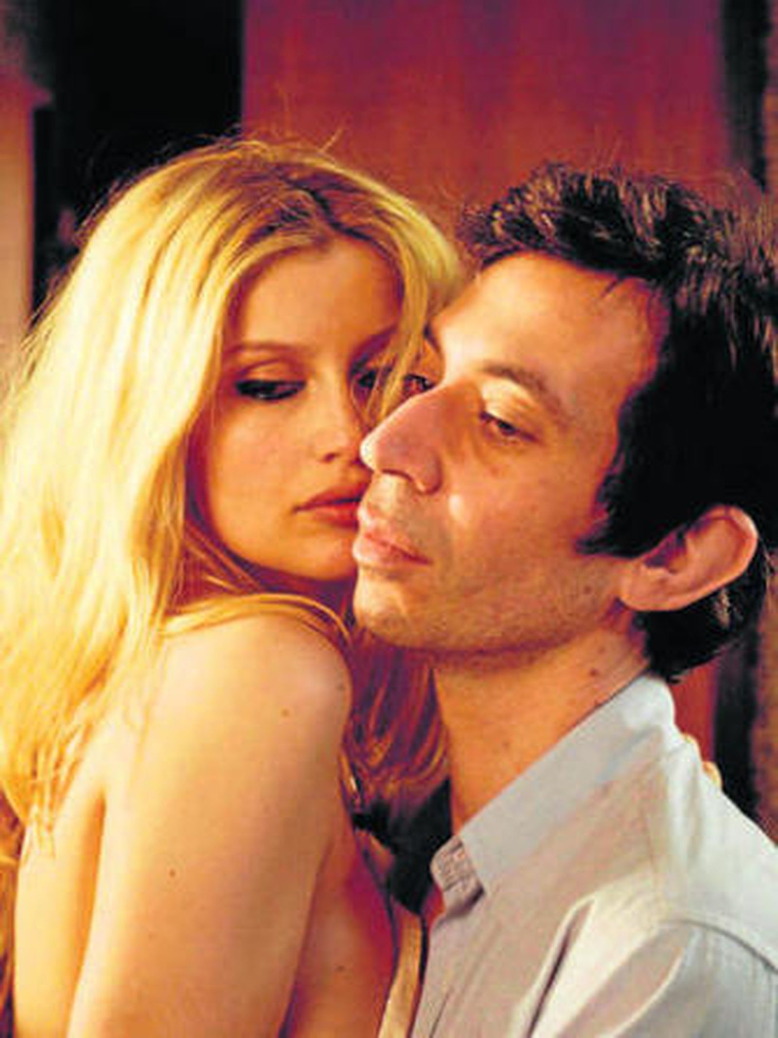 Eric Elmostino y Laetitia Casta, en una escena del filme.