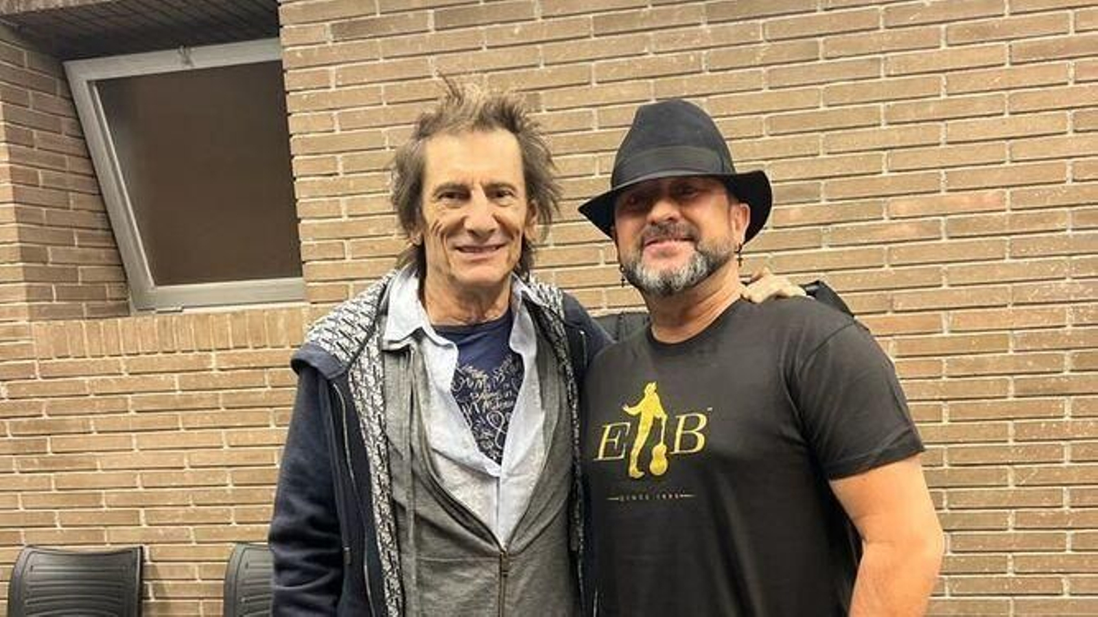 El Barrio con Ronnie Wood en su concierto en Barcelona.