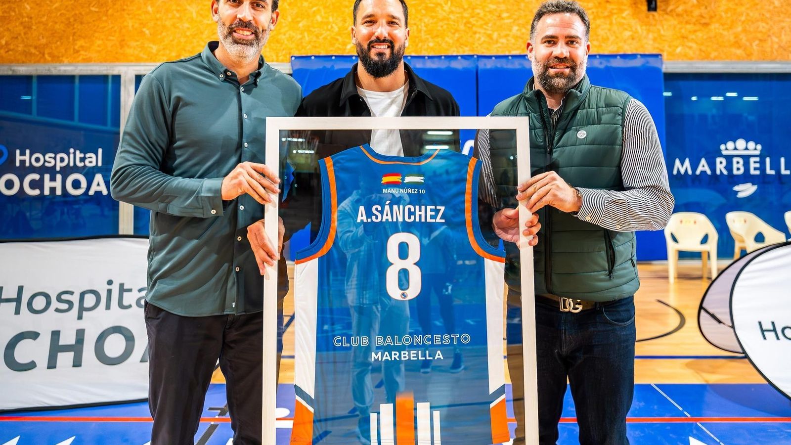Alfonso Sánchez ya tiene retirada su camiseta en Marbella Alfonso Sánchez ya tiene retirada su camiseta en Marbella