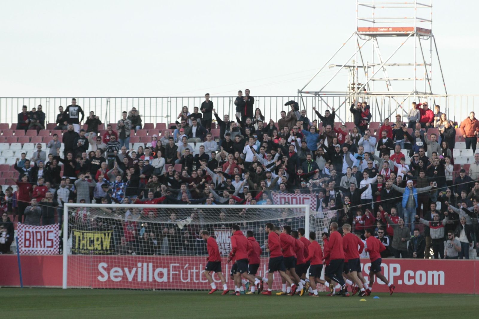 El entrenamiento del Sevilla a puerta abierta
