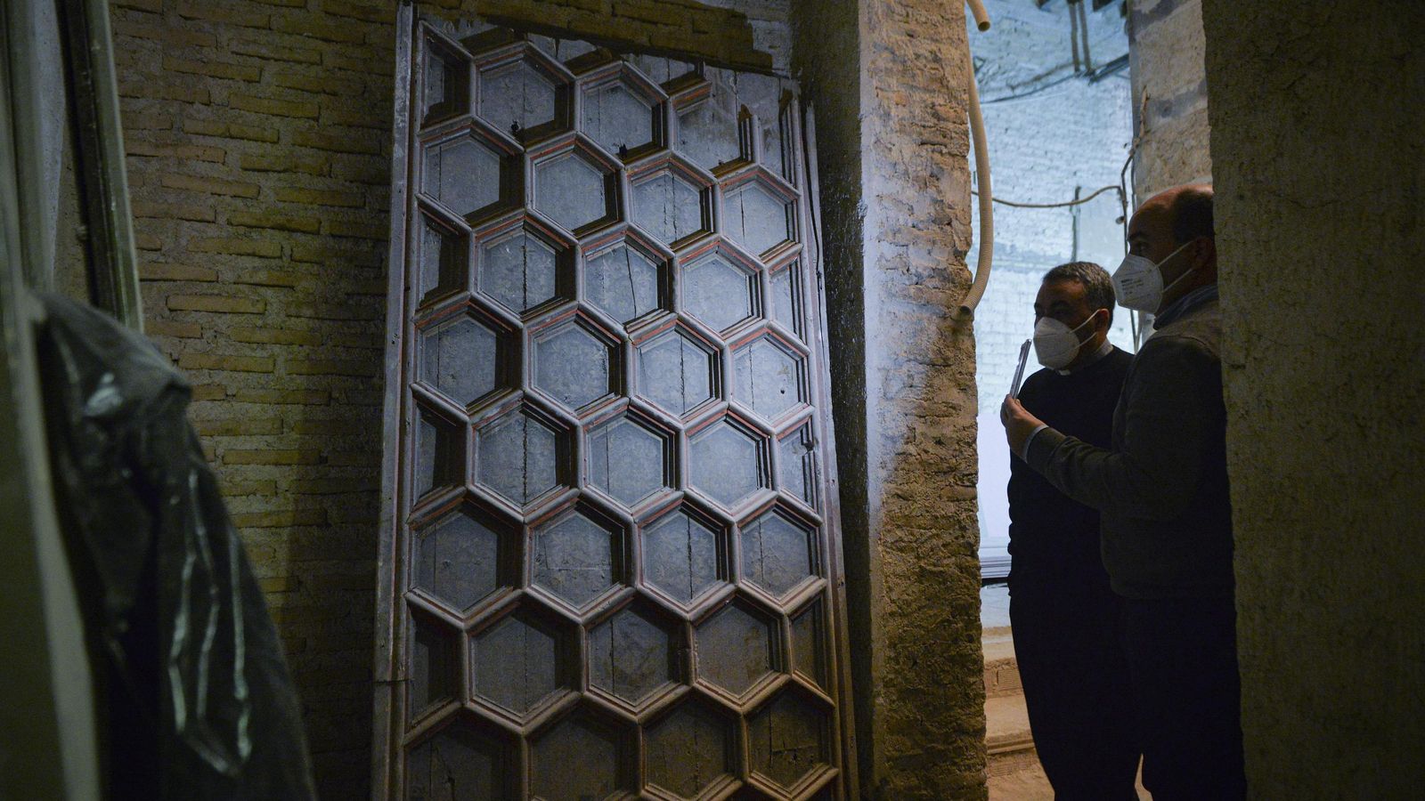 Artesonado que se ha desmontado a la espera de ser restaurado.