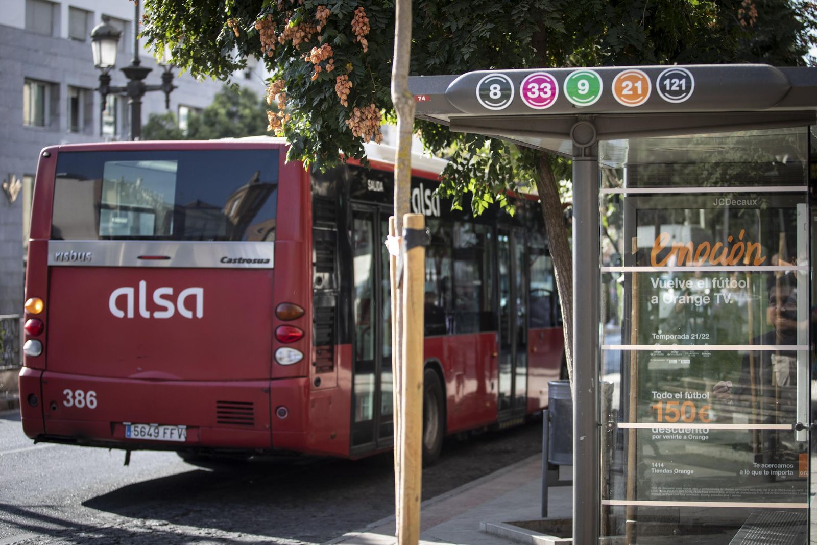 La comunicación entre la Policía Local y la línea de autobuses fue clave para recuperar el bolso.