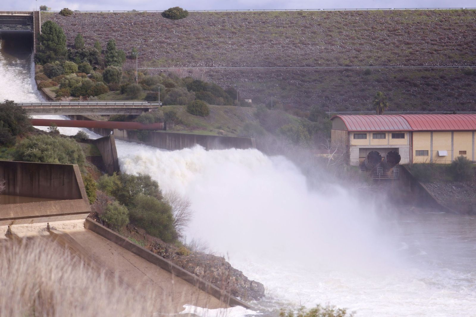 Las espectaculares imágenes del desembalse de San Rafael de Navallana en Córdoba