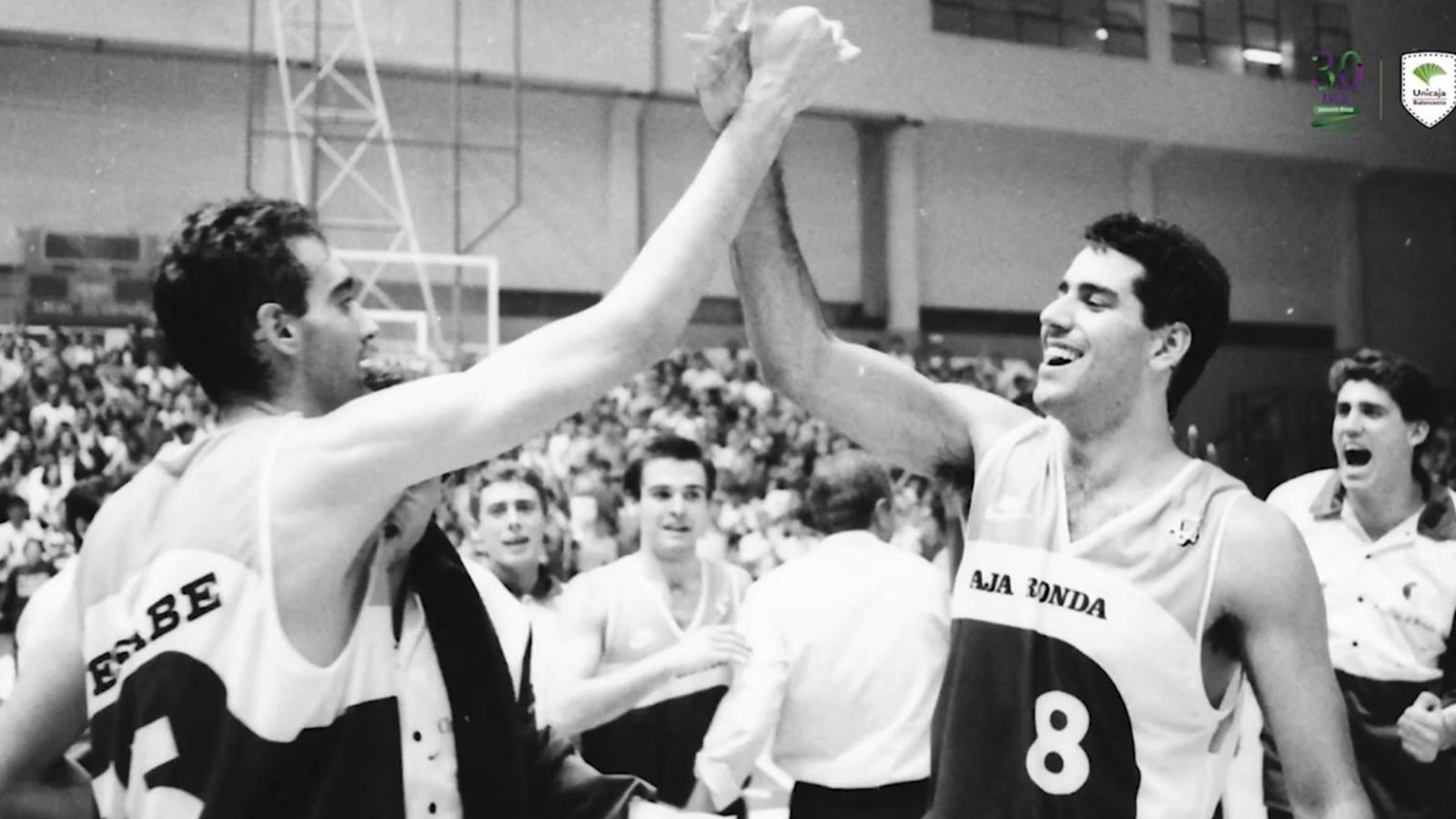 Arlauckas celebra con Rafa Vecina.