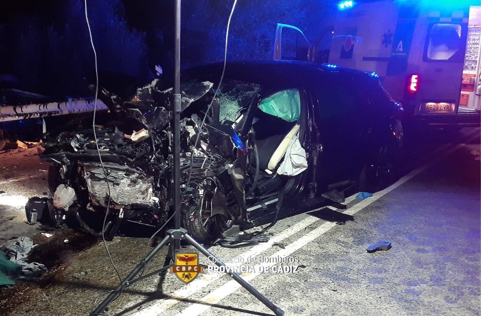 Estado en el que quedó uno de los coches siniestrados en Algeciras.