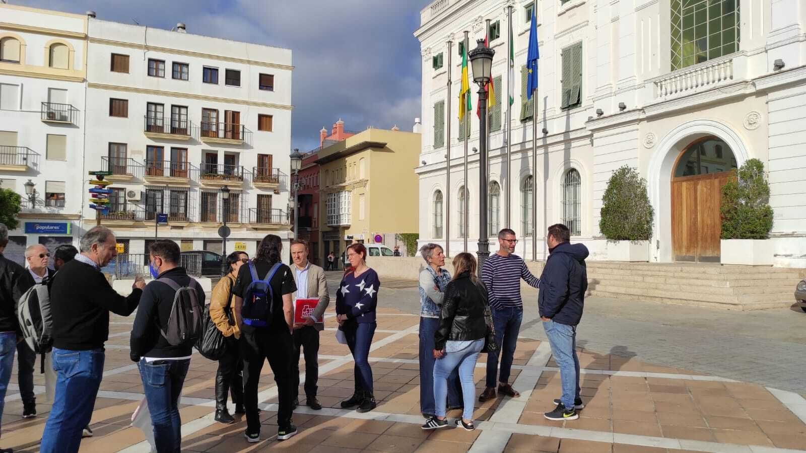 El PSOE, esta mañana, durante su entrevista con la plantilla.