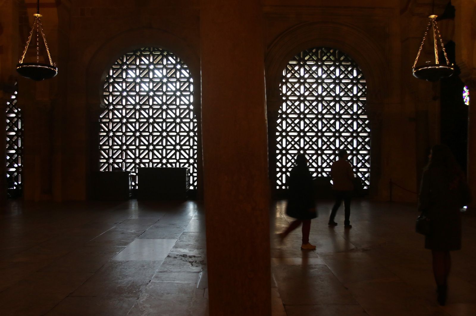 Interior de la Mezquita-Catedral antes de la retirada de la celosía.