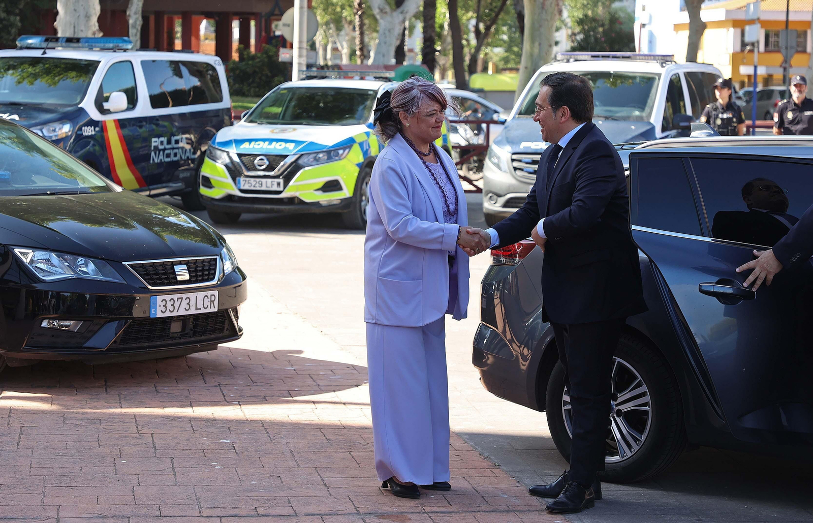 La reunión de José Manuel Albares con Juan Franco en el Ayuntamiento de La Línea, en imágenes