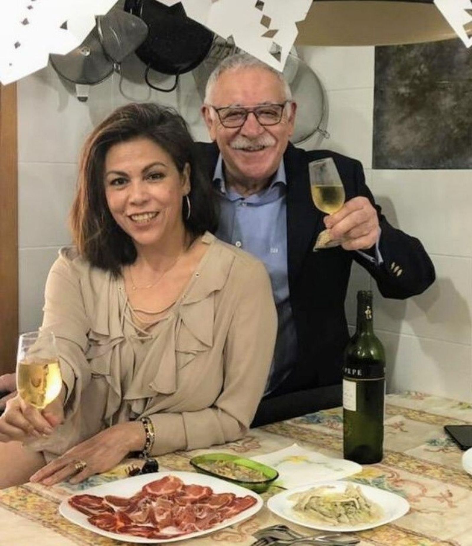 Juanjo Cardenal en la Feria de Abril montada en su casa en el confinamiento de 2020