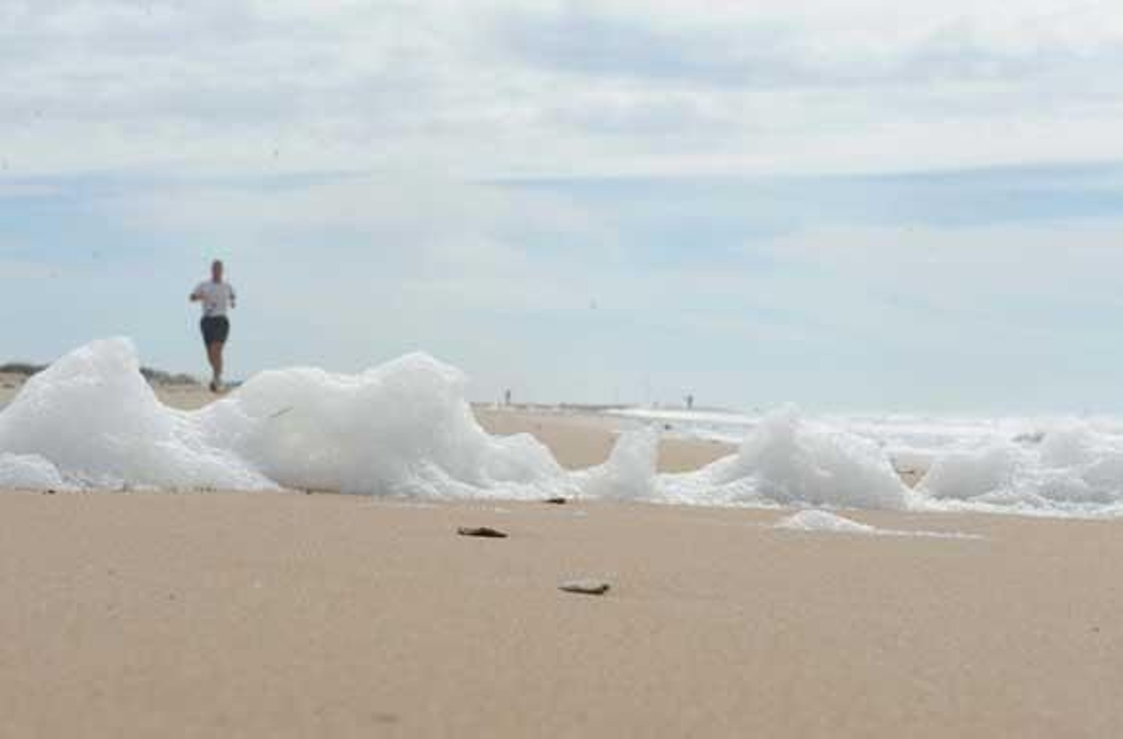 El litoral se deteriora día a día, a la espera de los 3,9 millones de euros de inversión del Ministerio de Medio Ambiente

Foto: Fito Carreto-Paco Periñán-Elias Pimentel